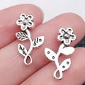 Vintage zilveren bloemenhanger met vijf bloembladen en een rustieke afwerking - Antiek Zilver Bloem (10x20mm)