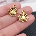 Colgantes de telaraña dorados para joyería DIY mostrados en dedos para tamaño - Estilo de Telaraña (20092) / 1 Pieza (14x17mm) / Oro antiguo