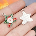 Colgante estrella de Papá Noel para pulseras con esmalte verde y reverso plateado - Papá Noel Triangular (19662)