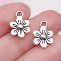 Zilveren bloem hanger van legering met zes bloemblaadjes en kraal voor sieraden maken - Antiek Zilver Bloem (8x11mm)