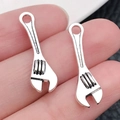 Colgantes de llave inglesa de aleación plateada para joyería DIY y collares - Llave Inglesa de Plata Antigua (5274)