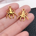Colgante de araña de aleación dorada detallada con anillo de suspensión que muestra el tamaño - Estilo de Araña (20096) / 1 Pieza (14x17mm) / Oro antiguo