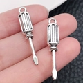 Colgantes de destornillador en aleación de plata para collares y llaveros hechos mano - Destornillador de Herramienta de Plata Antigua (8522)