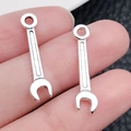 Colgantes de aleación con forma de llave inglesa para joyas DIY y llaveros - Llave Inglesa de Plata Antigua (8523)