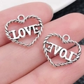 Vintage zilveren hart hanger met LOVE tekst en touwtextuur voor DIY sieraden maken - Antiek Zilveren Love Hart (10902)