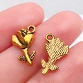 Gouden roos bloem hanger van legering met gedetailleerde dubbelzijdige gravering - Antique Gold Flower (14x7mm)