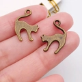 Par de colgantes de gato en bronce antiguo con anillas para creación de bisutería DIY - Estilo de Gato (7914) / 1 Pieza (13x19mm) / Bronce Antiguo