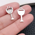Vintage zilveren wijnglas legering bedeltjes met getextureerd oppervlak voor DIY sieraden - Wijnglas (10552)