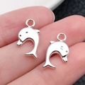 Juego de dos dijes de delfines en plata pulida para creación de joyas y collares - Delfín Océano Plata Brillante (20688)