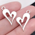 Zilveren holle hartvormige legering hangers voor handgemaakte DIY-sieraden - Antiek Zilveren Opengewerkt Hart (15698)