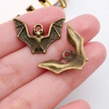 Dijes de murciélago en bronce antiguo para pulseras DIY y joyería de Halloween - Estilo de Murciélago (20105) / 1 Pieza/Paquete (23x17mm) / Bronce Antiguo