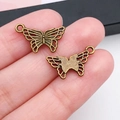 Colgante de mariposa en aleación de bronce antiguo con detalles de filigrana para joyas - Estilo Mariposa Bronce Antiguo (20148) / 18x10mm