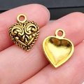 Vintage hartvormige bedeltjes van gouden legering met krulmotieven voor DIY-sieraden - Antiek Gouden Bewerkt Hart (17590)