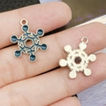 Blauer Schneeflocken-Anhänger aus Metall für DIY-Schmuck, Vorder- und Rückseite gezeigt - Dunkelblaue Emaille Weihnachten Schneeflocke / 16x21mm