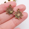 Colgantes de telaraña de bronce antiguo para joyas DIY, mostrados en la mano por tamaño - Telaraña de Halloween (20109) / 1 Pieza (14x17mm) / Bronce Antiguo