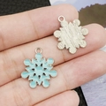 Blauer Emaille-Schneeflockenanhänger mit Vergoldung für DIY-Schmuck und Basteln - Seeblaue Emaille Weiß K Sechseck Weihnachten Schneeflocke / 18x21mm