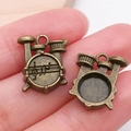 Colgante de batería vintage en bronce para joyería DIY con relieve de notas musicales - Batería (20896)