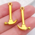 Par de colgantes de martillo de orejas dorados para collares y llaveros hechos a mano - Martillo de Oro Antiguo (20389)