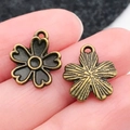 Vintage bronzen legering kersenbloesem hanger met vijf bloemblaadjes voor ketting - Antique Bronze Flower (14x12mm)