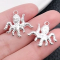 Colgante de pulpo de aleación plateada para joyería DIY mostrado en las yemas - Pulpo Océano Plata Brillante (20698)