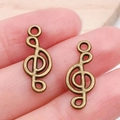 Par de dijes de clave de sol en bronce vintage para creación de joyas DIY - Nota Pequeña (20900)