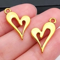 Paar glanzende gouden asymmetrische opengewerkte hartbedels voor DIY-sieraden - Antiek Gouden Opengewerkt Hart (19991)