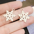 Weißer Emaille-Schneeflocken-Anhänger mit Silberrand für DIY-Schmuck und Armbänder - Weiß K Emaille Weiße Sechseck Weihnachten Schneeflocke / 18x24mm