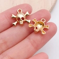 Colgantes de calavera dorada para joyería DIY, sostenidos en la mano para ver tamaño - Cráneo de Halloween (20067) / 1 Pieza (15x14mm) / Oro KC