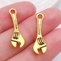 Par de colgantes de aleación dorada con forma de llave para crear joyas personalizadas - Llave de Herramienta Oro Antiguo (20395)