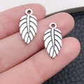 Set van twee vintage zilveren bladhangers voor doe-het-zelf sieraden en kettingen - Antiek Zilver Blad (11315)