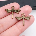 Colgantes de libélula en bronce antiguo para joyería DIY con texturas de alas - Estilo Libélula Bronce Antiguo (20162) / 19.5x16mm
