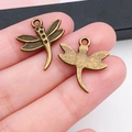 Colgante de libélula de metal bronce con detalles por ambos lados para joyas DIY - Estilo Libélula Bronce Antiguo (20163) / 17x19mm