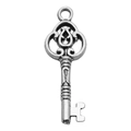 Colgante de llave vintage en aleación de plata antigua con patrones huecos tallados - Llave de Plata Envejecida (11313)