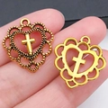 Gouden hart-kruis hangers van legering met hol ontwerp en vintage textuur - Antiek Goud Hol Hart Kruis (20366)