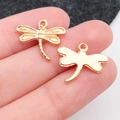 Colgante de libélula dorada en aleación para joyas DIY con texturas de alas finas - Estilo Libélula Oro KC (11625) / 17x15mm