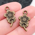 Vintage bronzen zonnebloem hanger van legering met blad en realistische details - Antique Bronze Flower (21x11mm)