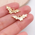 Colgantes de murciélago dorados para pulseras de Halloween con detalles y anilla superior - Murciélago de Halloween (20077) / 1 Unidad (21x9mm) / Oro KC