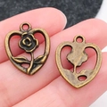 Vintage bronzen legering hartvormige roos opengewerkte hanger voor DIY sieraden maken - Antique Bronze Heart Rose (19x15mm)