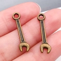 Par de colgantes de llave en bronce vintage para collares de estilo industrial - Llave de Bronce Antiguo (17386)