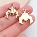 Colgantes de murciélago de metal dorado para joyas DIY con detalles grabados y lisos - Murciélago de Halloween (20079) / 1 Pieza (17x19.5mm) / Oro KC
