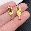 Gouden champagneglas hanger van legering met bellenstructuur en steruitsparing voor DIY sieraden - Wijnglas (20760)