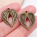 Vintage bronzen hartvleugel bedeltjes in handpalm voor DIY sieraden maken - Antiek Brons Hart Vleugels (19942)