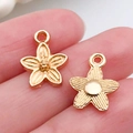 Gouden bloem hanger met 5-bladige textuur en ring voor DIY sieraden maken - KC Gold Botanical Flower (11x14mm)