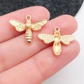 Set de dos colgantes de abeja dorada para bisutería DIY con detalles en las alas - Estilo Abeja Oro KC (20137) / 19x16mm