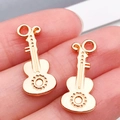 Colgantes de guitarra en oro rosa de aleación de zinc para joyería artesanal DIY - Guitarra (20938)