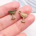 Vintage bronzen wijn glas bedeltjes voor DIY sieraden en sleutelhanger accessoires - Wijnglas (20767)