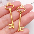 Par de colgantes de llave de corazón vintage dorados para joyería artesanal DIY - Llave de Oro Antiguo (20945)