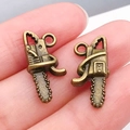 Colgantes de motosierra en bronce antiguo para joyería DIY y llaveros creativos - Motosierra de Bronce Antiguo (20438)