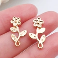 Elegante gouden bloemknopoorbellen met vijf bloembladen en bladontwerp in goudkleur - KC Gold Long Flower (19x10mm)