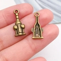 Vintage bronzen wijnfles en kopjes hangers voor doe-het-zelf sieraden en sleutelhangers - Wijnglas (20769)